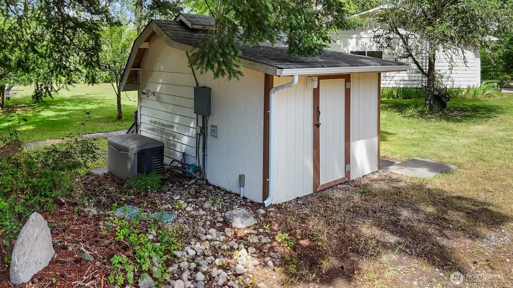 10905 138th Avenue SE Rainier WA 98576