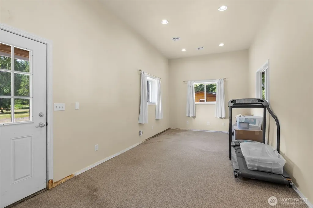 10905 138th Avenue SE Rainier WA 98576