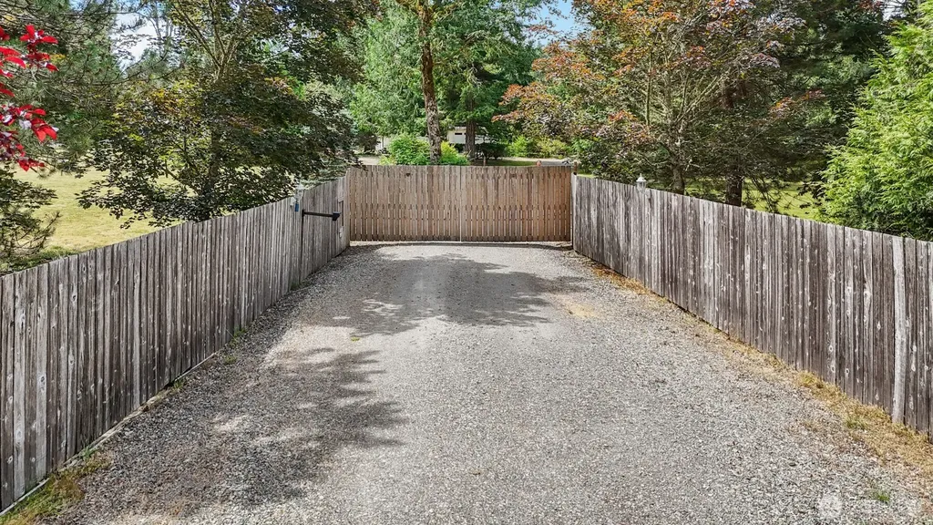 10905 138th Avenue SE Rainier WA 98576
