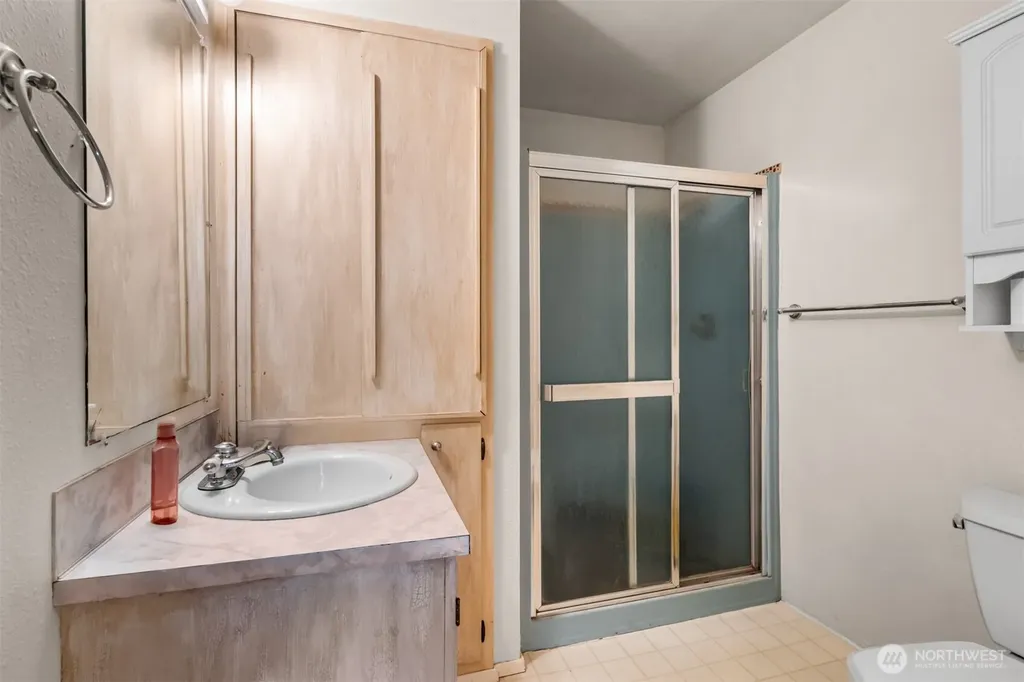 10905 138th Avenue SE Rainier WA 98576