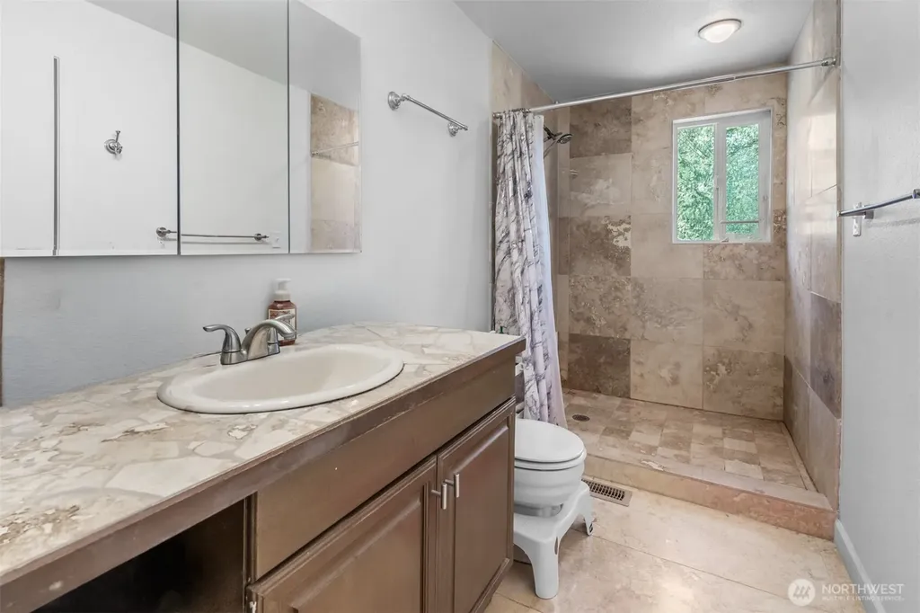 10905 138th Avenue SE Rainier WA 98576
