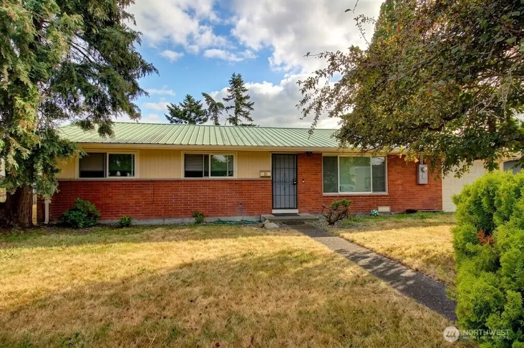 21 8th Avenue Oak Harbor WA 98277