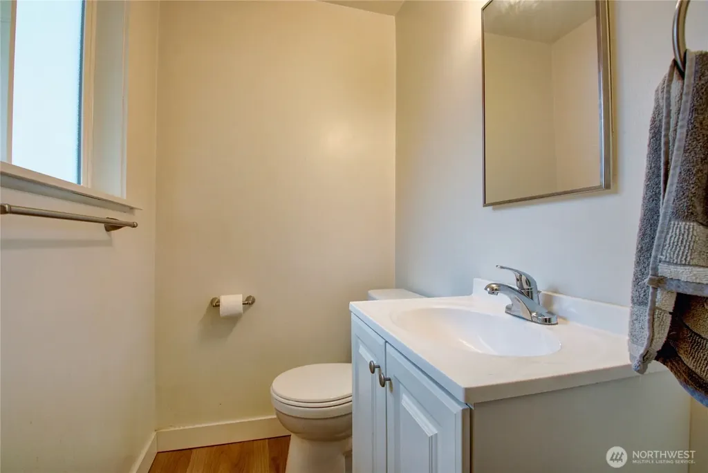 21 8th Avenue Oak Harbor WA 98277