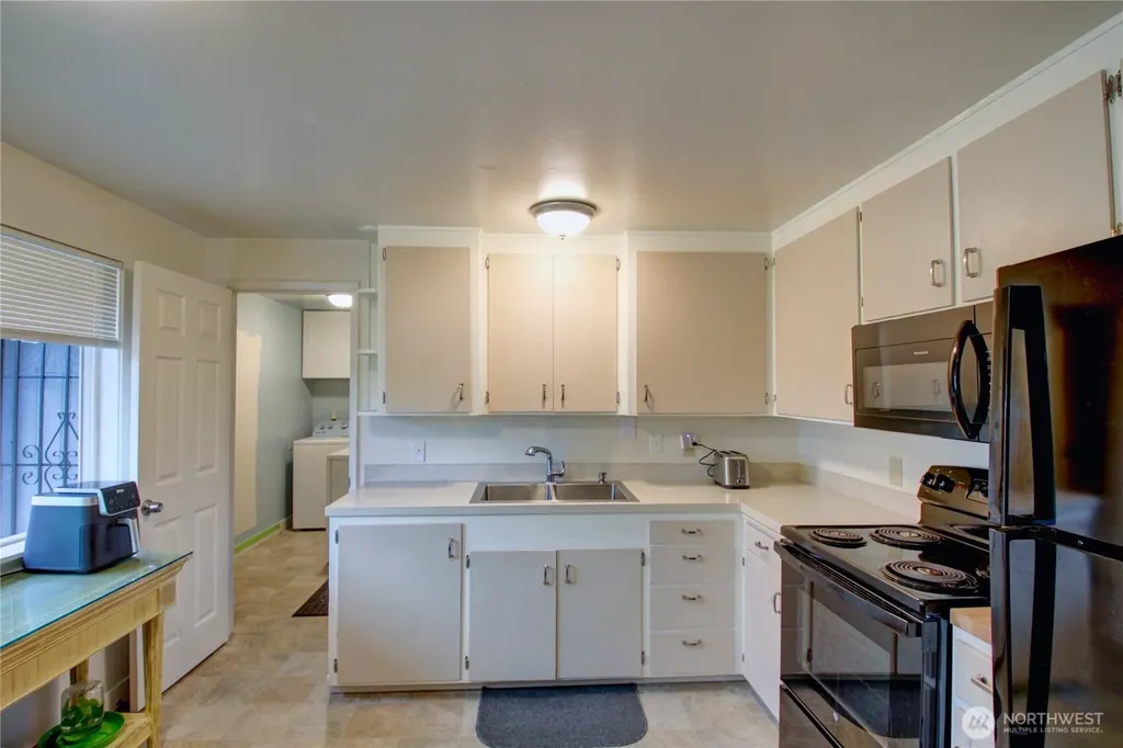 21 8th Avenue Oak Harbor WA 98277