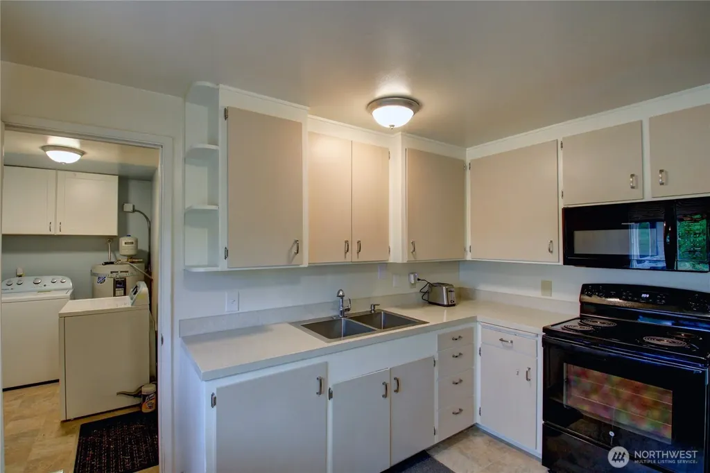 21 8th Avenue Oak Harbor WA 98277