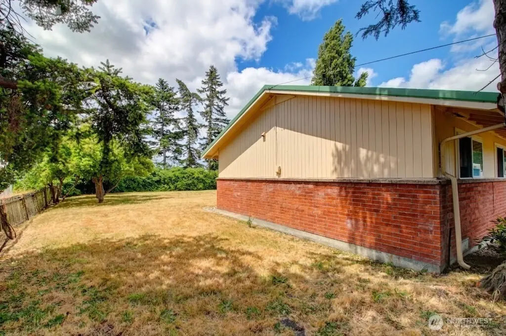 21 8th Avenue Oak Harbor WA 98277