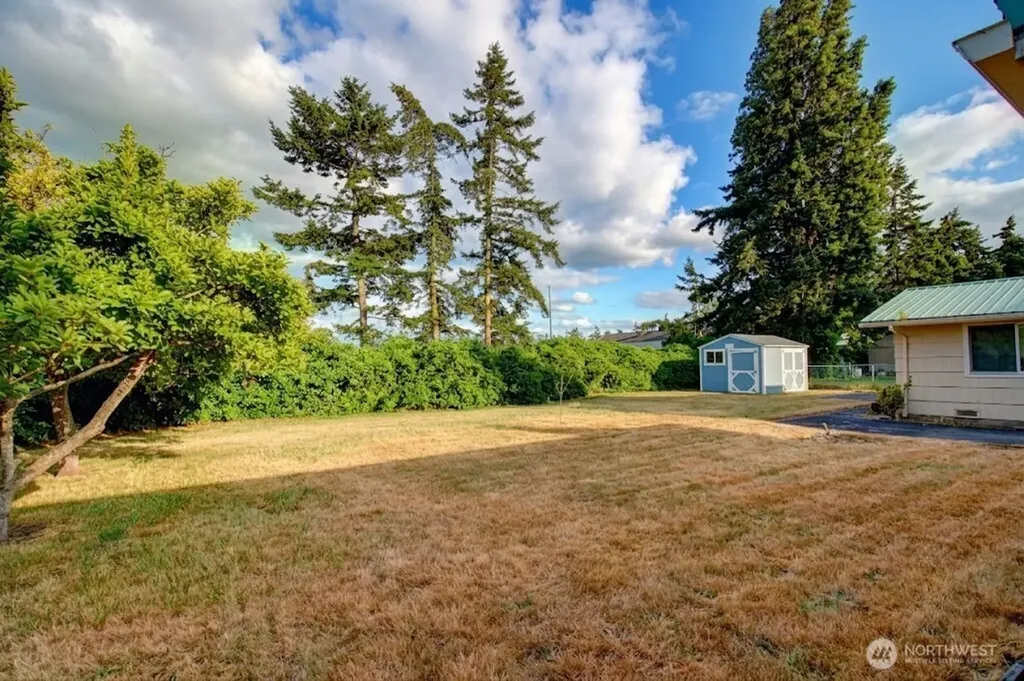 21 8th Avenue Oak Harbor WA 98277