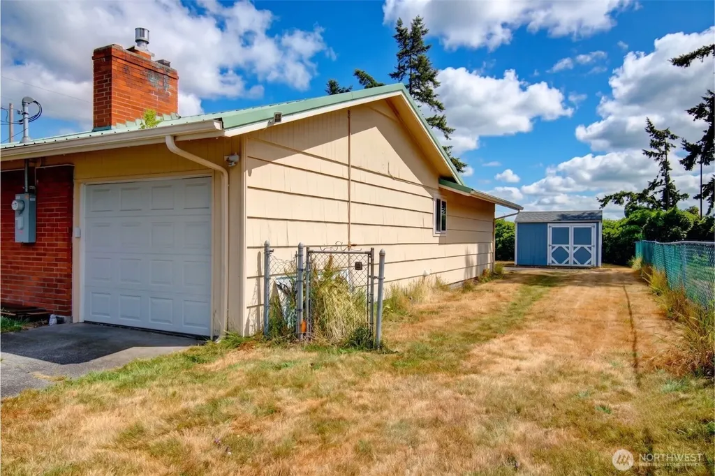 21 8th Avenue Oak Harbor WA 98277