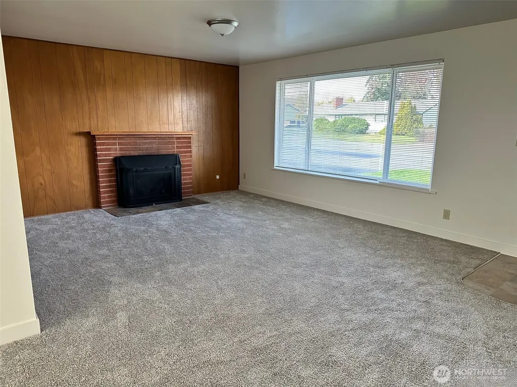 21 8th Avenue Oak Harbor WA 98277