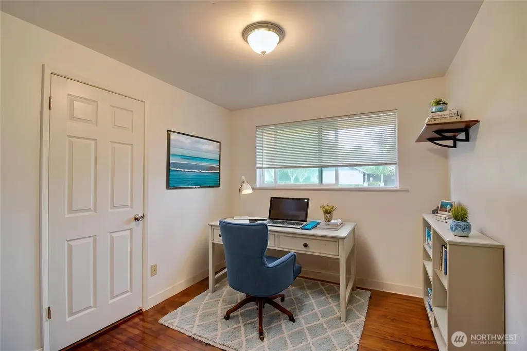 21 8th Avenue Oak Harbor WA 98277