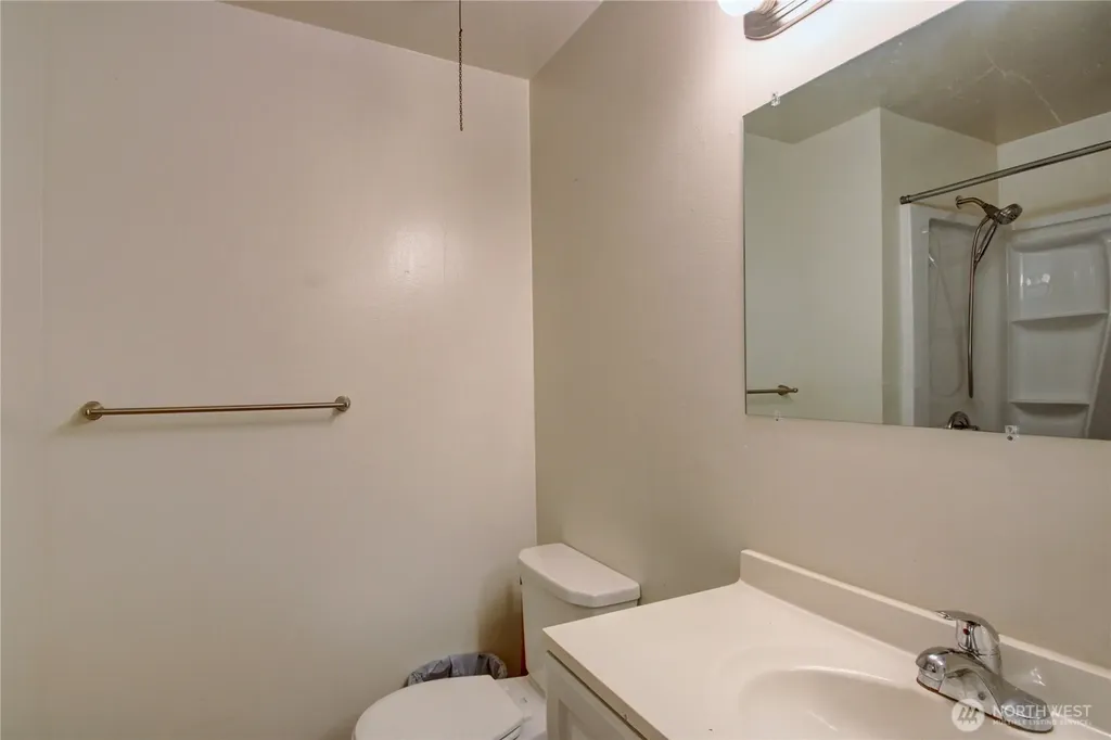 21 8th Avenue Oak Harbor WA 98277