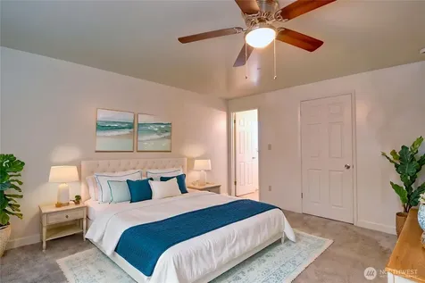 21 8th Avenue Oak Harbor WA 98277