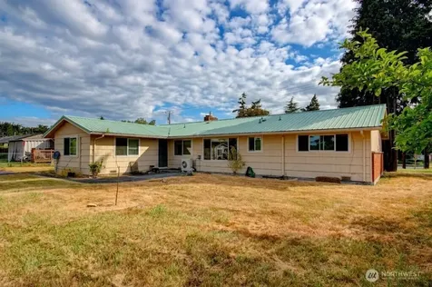 21 8th Avenue Oak Harbor WA 98277