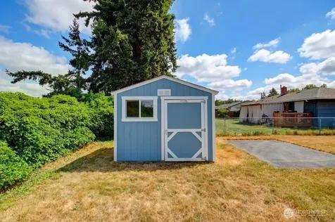 21 8th Avenue Oak Harbor WA 98277