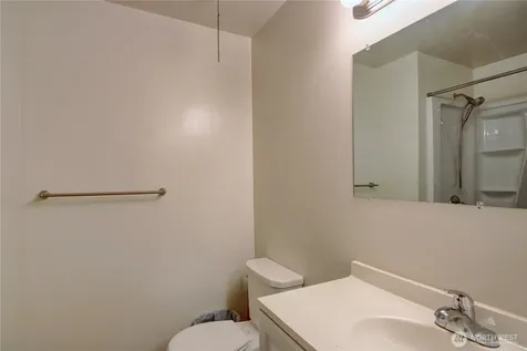 21 8th Avenue Oak Harbor WA 98277