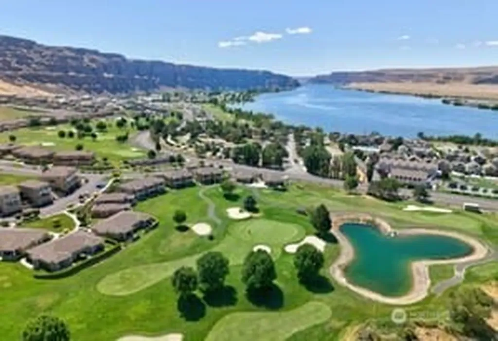 23041 NW Sunserra Loop Quincy WA 98848