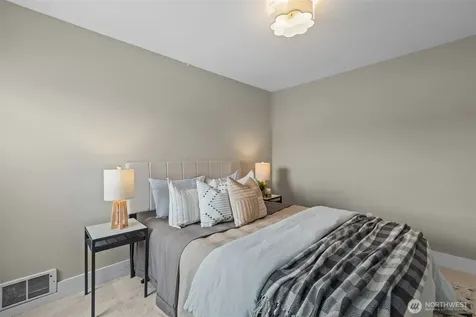 8800 20th Avenue NE Seattle WA 98115