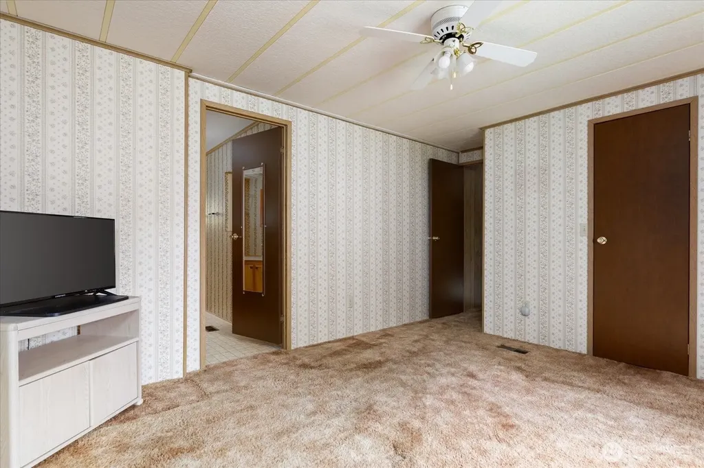 1361 NE Goldie Street Oak Harbor WA 98277