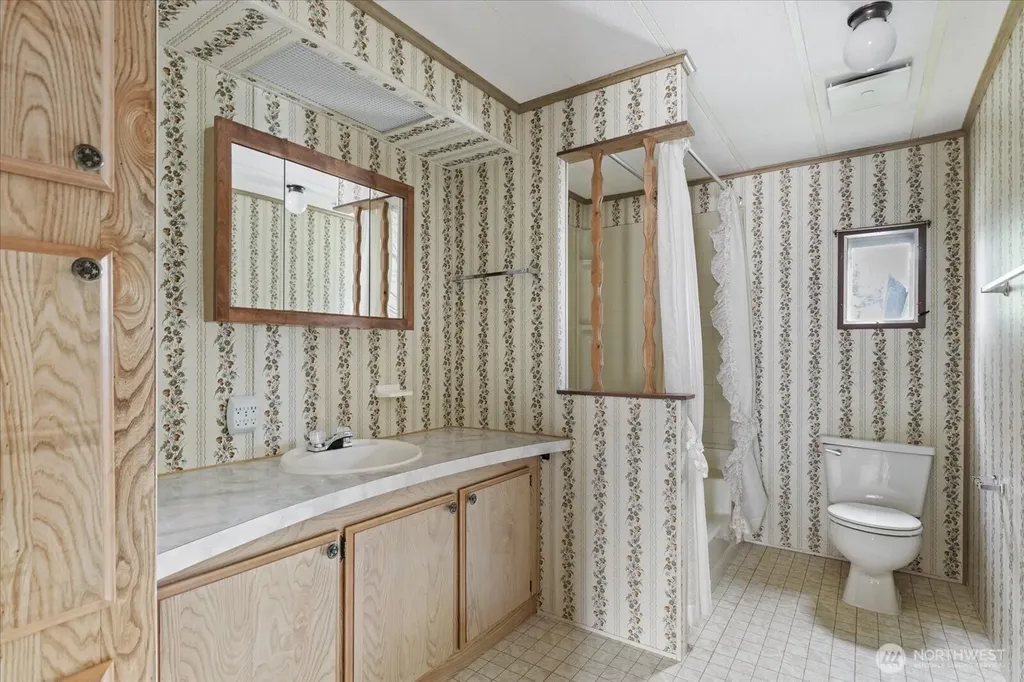 1361 NE Goldie Street Oak Harbor WA 98277