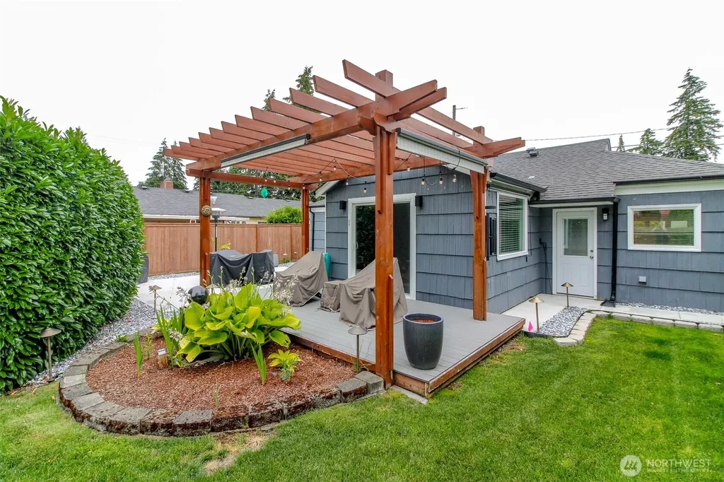 9610 Oak Lane SW Lakewood WA 98499