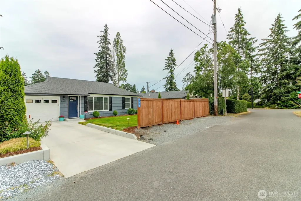 9610 Oak Lane SW Lakewood WA 98499