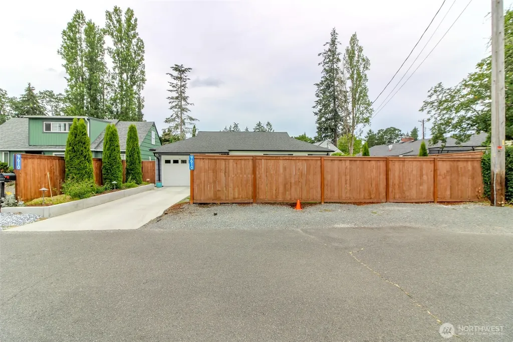 9610 Oak Lane SW Lakewood WA 98499