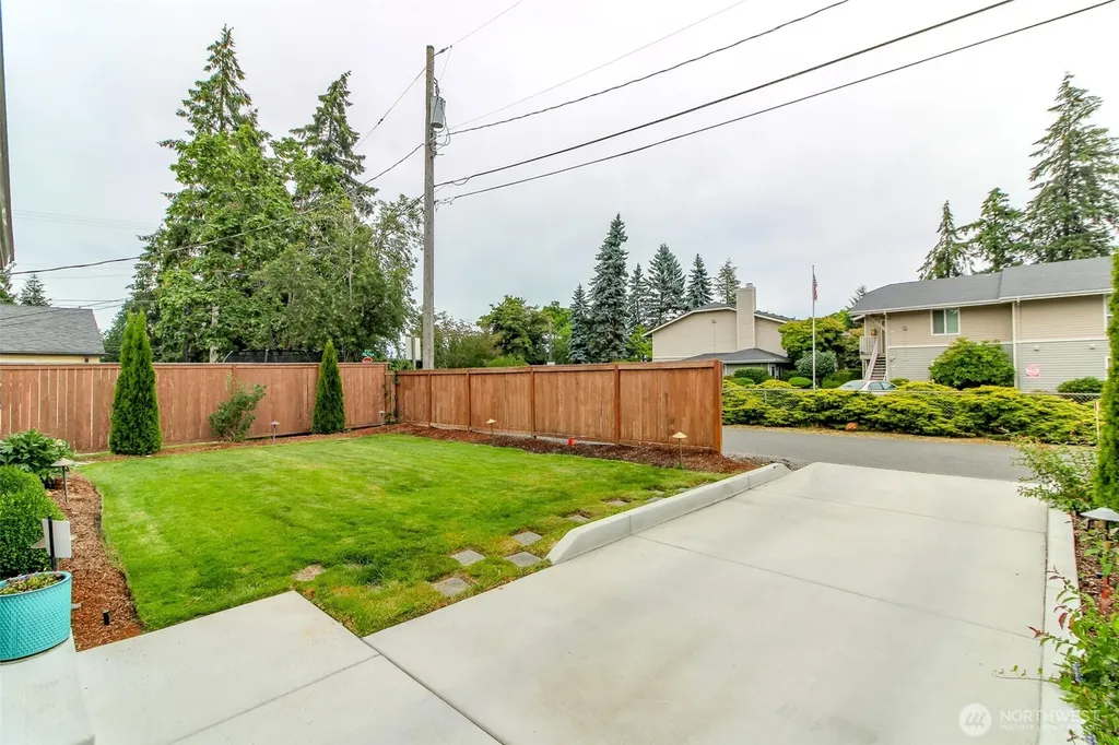 9610 Oak Lane SW Lakewood WA 98499