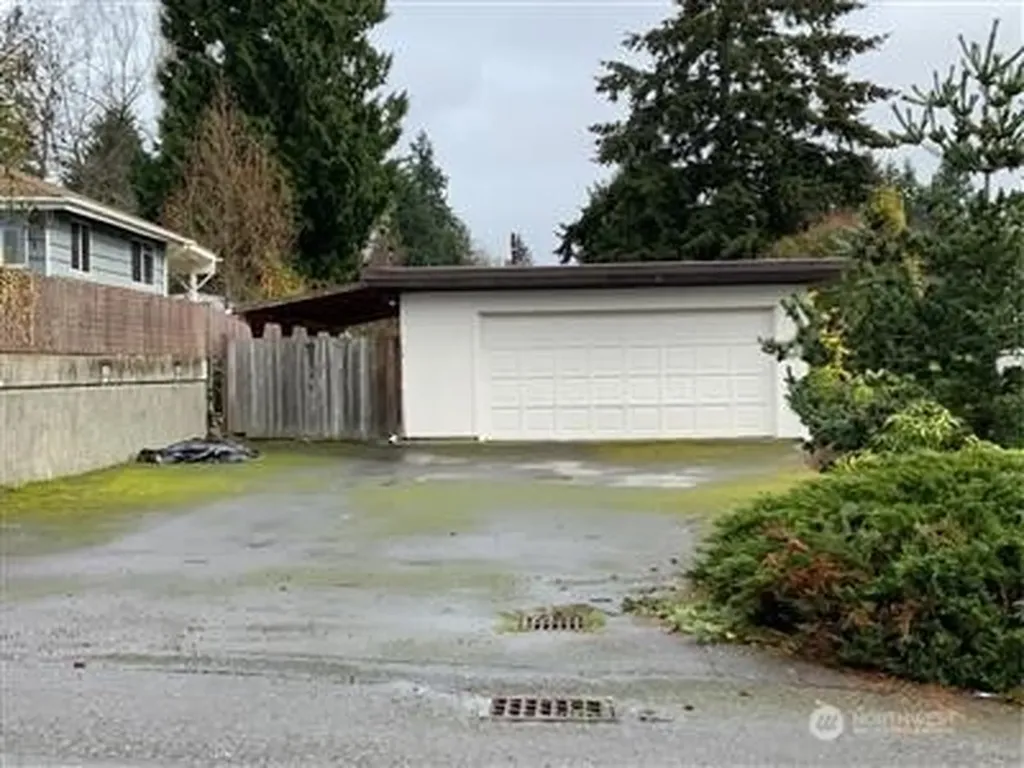 16262 15th Avenue SW Burien WA 98166