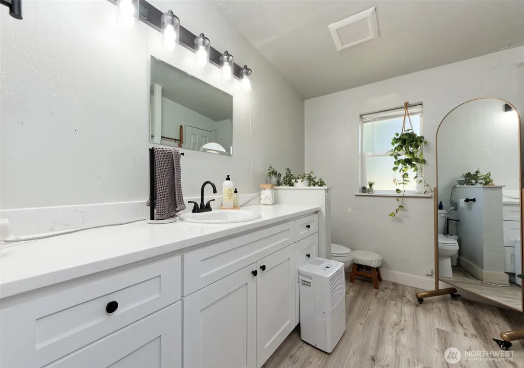 1884 E Johns Prairie Road Shelton WA 98584