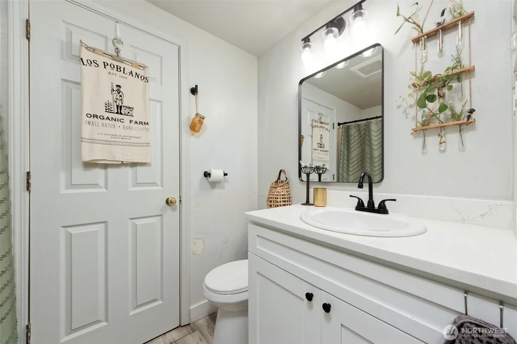 1884 E Johns Prairie Road Shelton WA 98584