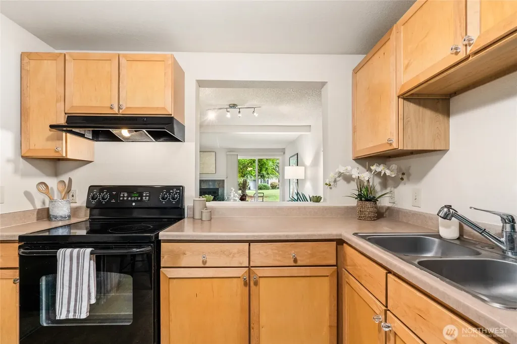 23815 12th Place S Des Moines WA 98198
