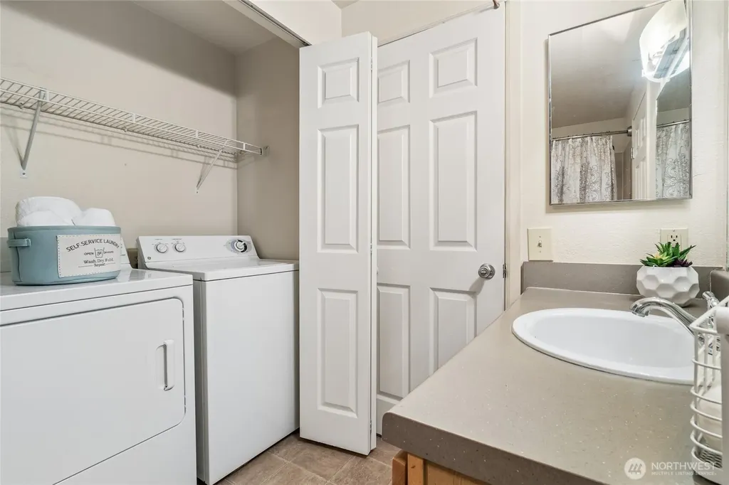 23815 12th Place S Des Moines WA 98198