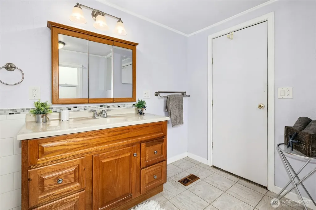 801 Walker Avenue Oak Harbor WA 98277