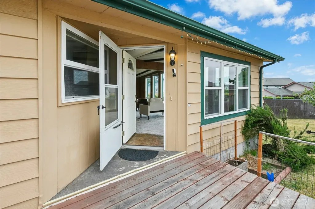 801 Walker Avenue Oak Harbor WA 98277