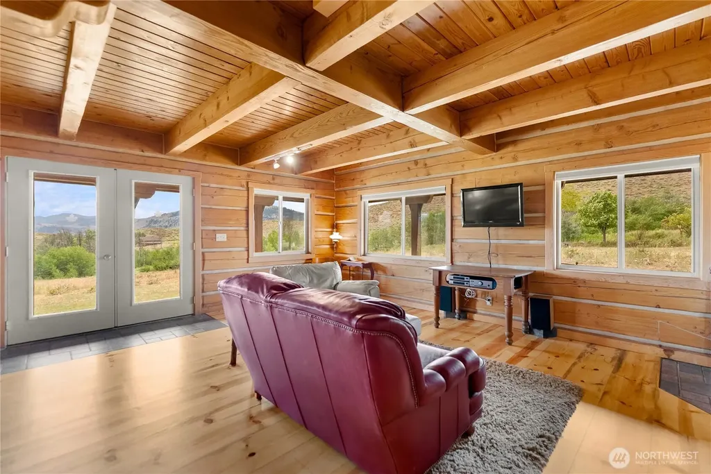 135 Hamilton Ranch Loop Winthrop WA 98862