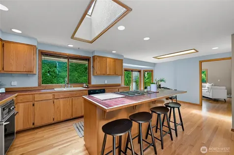 208 Hawthorn Road Bellingham WA 98225