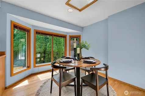 208 Hawthorn Road Bellingham WA 98225