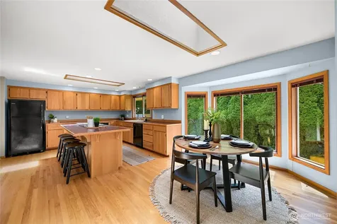208 Hawthorn Road Bellingham WA 98225