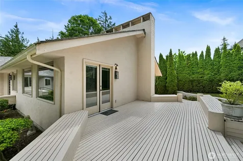 208 Hawthorn Road Bellingham WA 98225