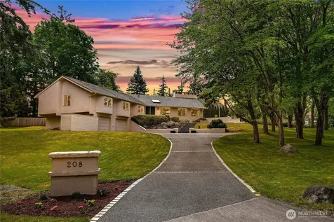 208 Hawthorn Road Bellingham WA 98225