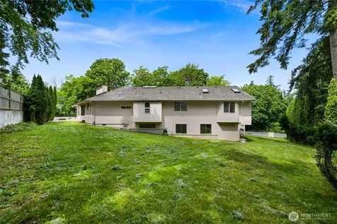 208 Hawthorn Road Bellingham WA 98225