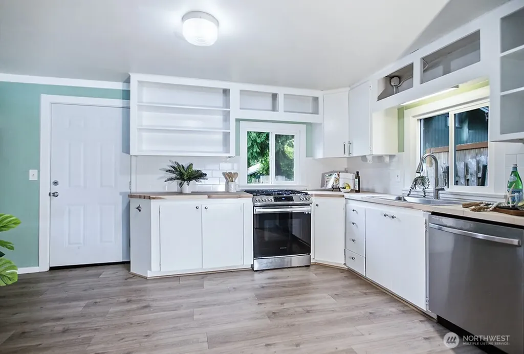 2161 Marine Drive Bremerton WA 98312