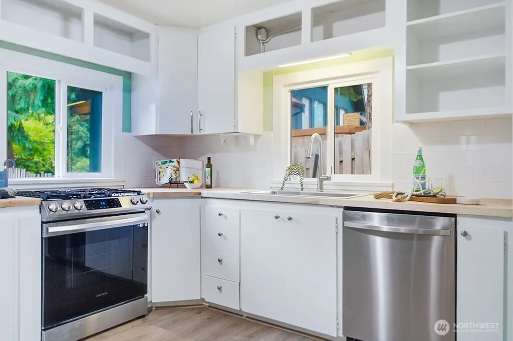 2161 Marine Drive Bremerton WA 98312