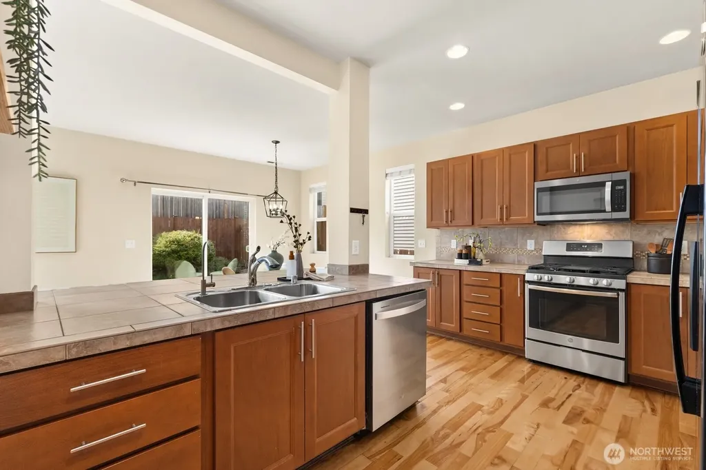 27337 214th Terrace SE Maple Valley WA 98038