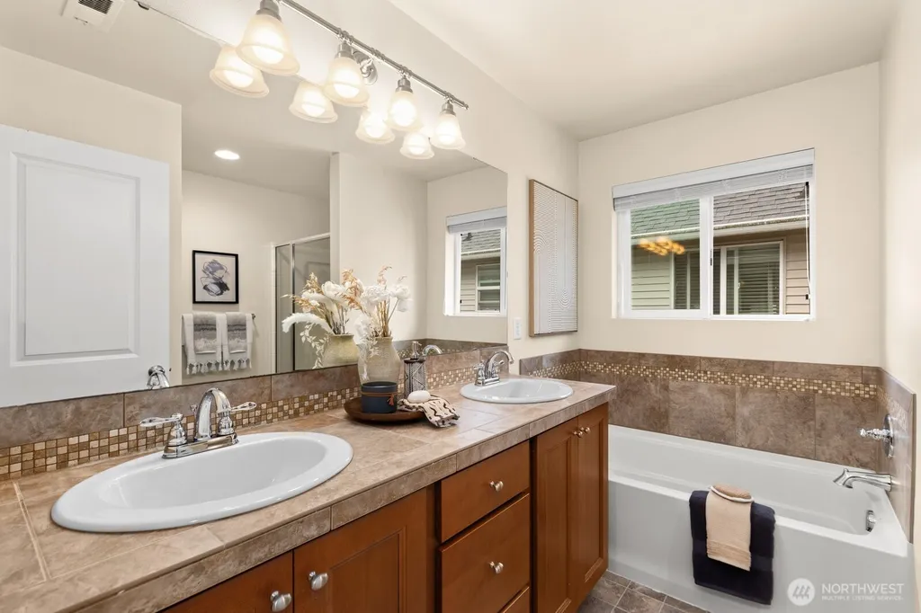 27337 214th Terrace SE Maple Valley WA 98038