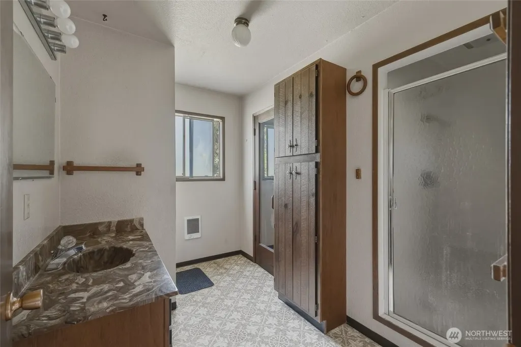 16 Harvey Road Blaine WA 98230