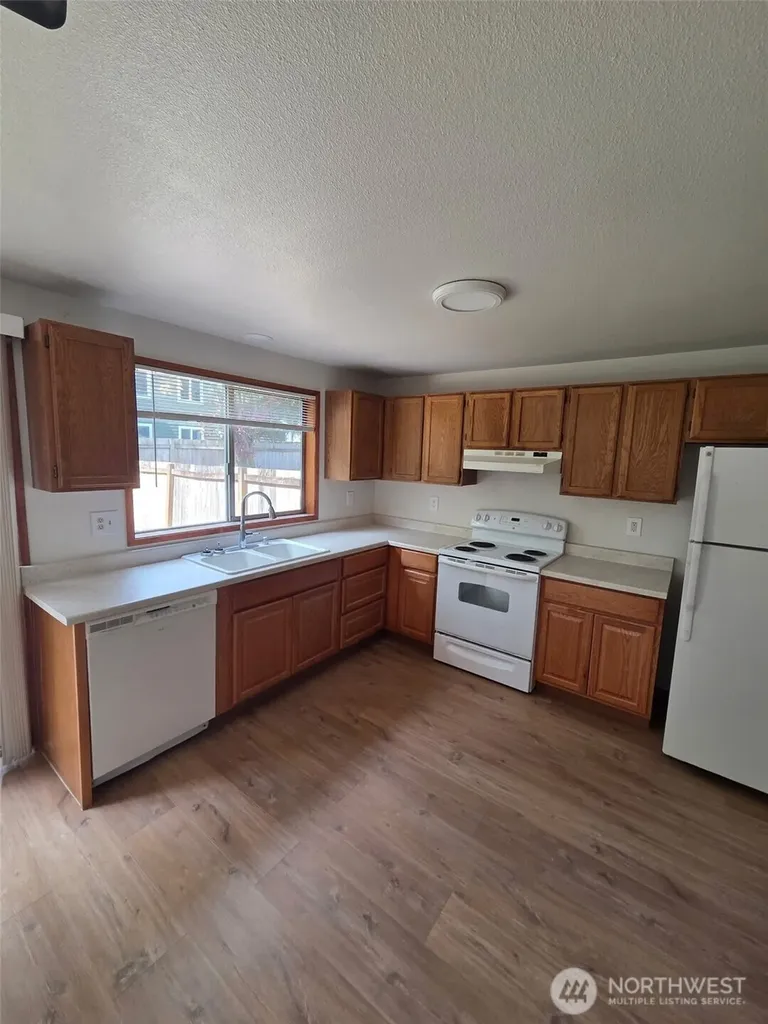 6808 112th Avenue E Puyallup WA 98372
