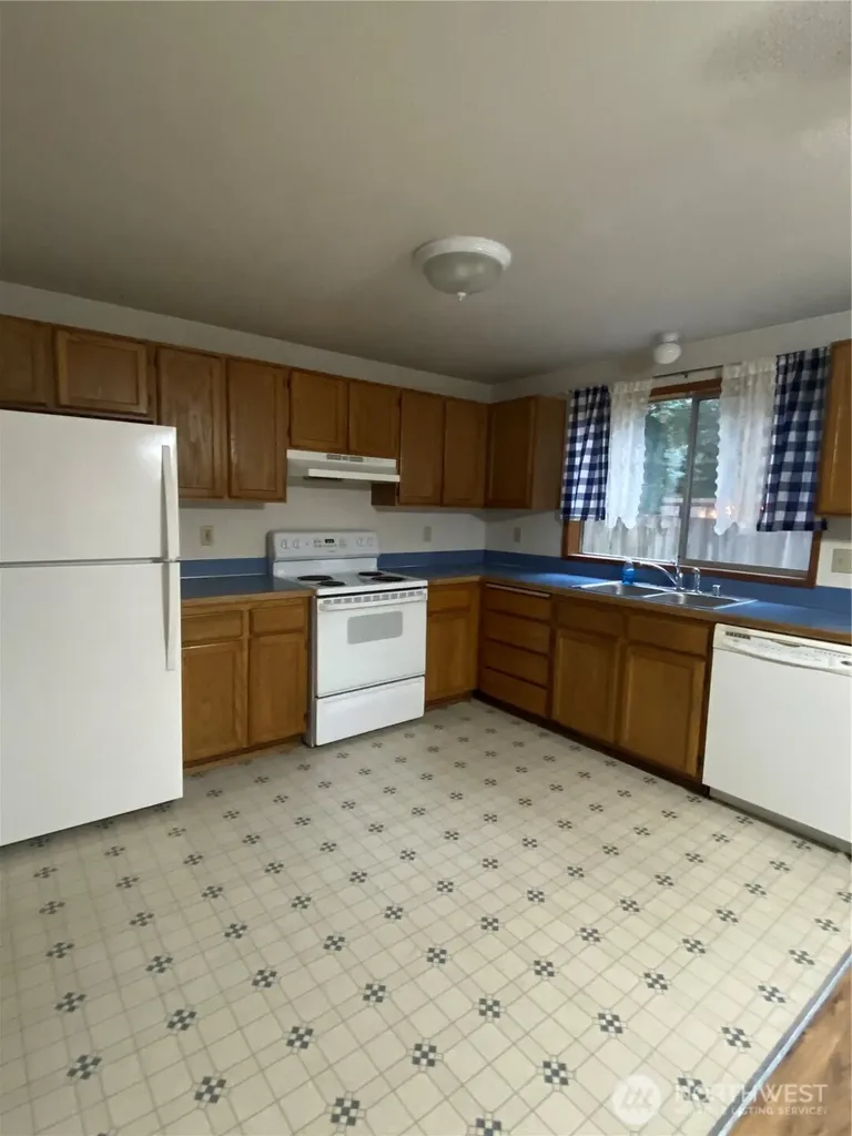 6808 112th Avenue E Puyallup WA 98372