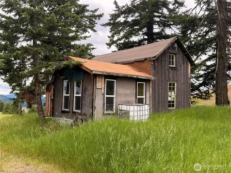 12 S Teal Lake Road Oroville WA 98844