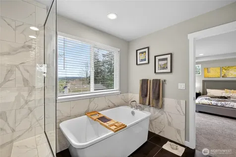 2210 SW Putnam Drive Oak Harbor WA 98277